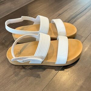Reef waterproof sandal size 4